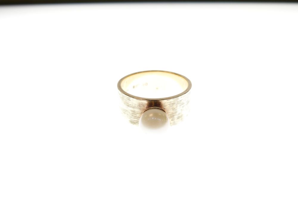 9ct gold ring set single pearl, size M, 6.3g gross approx - Image 2 of 4