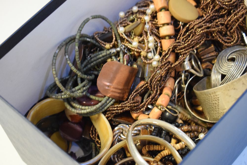 Assorted costume and dress jewellery to include horn, base metal and other bangles, bead work, etc - Image 3 of 3