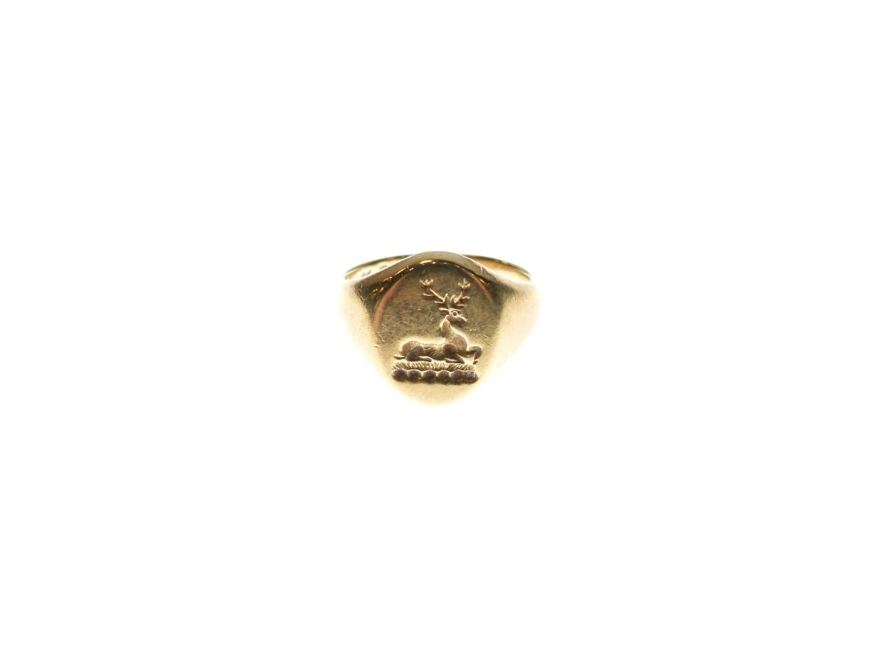 Gentleman's 18ct gold signet ring engraved with a stag, size N, 10.1g approx - Image 2 of 4