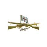 Gold sweetheart brooch, stamped '15ct', the crossed rifles with an enamelled flag above, 1901 below,