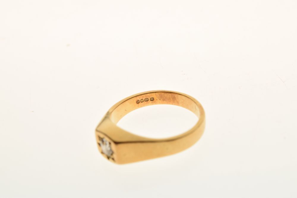 Single stone diamond ring, in 18ct yellow gold, the star set old brilliant cut of approximately 0. - Image 5 of 6