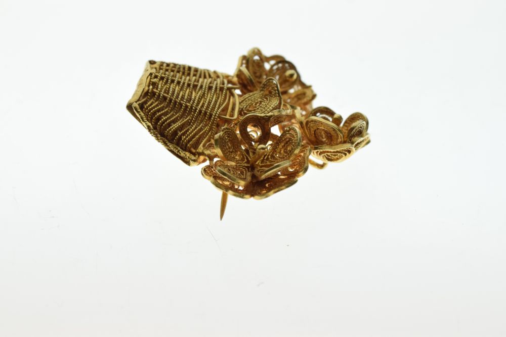 19th Century filigree giardinetto brooch, unmarked, 10.8g gross, cased Condition: No obvious faults. - Image 3 of 6