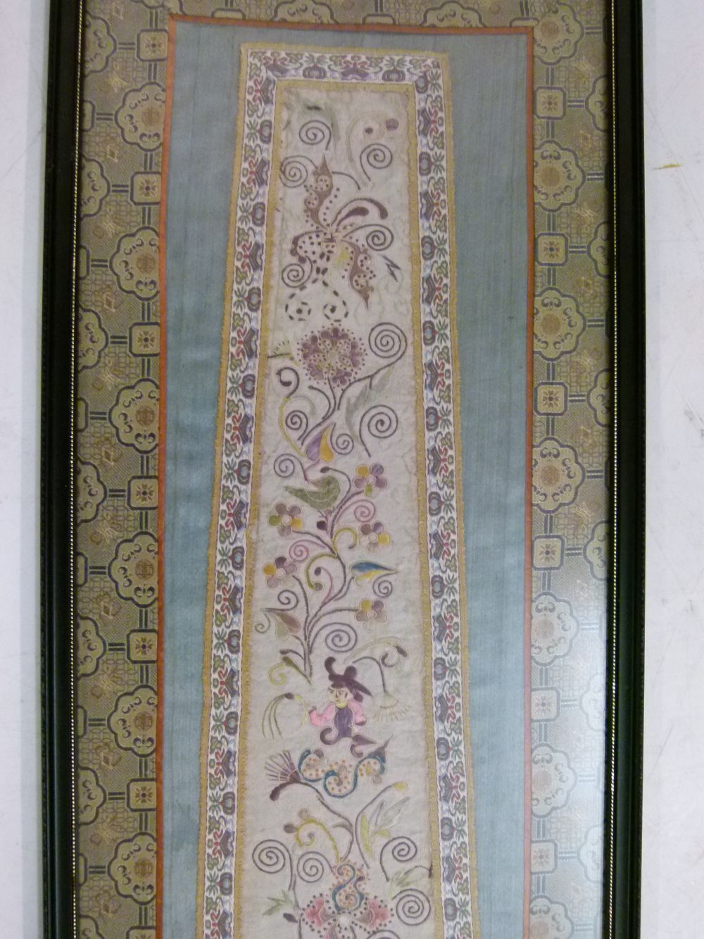 Chinese late Qing Dynasty silk sleeve panel, of broadening design with butterflies, figures, and - Image 4 of 6