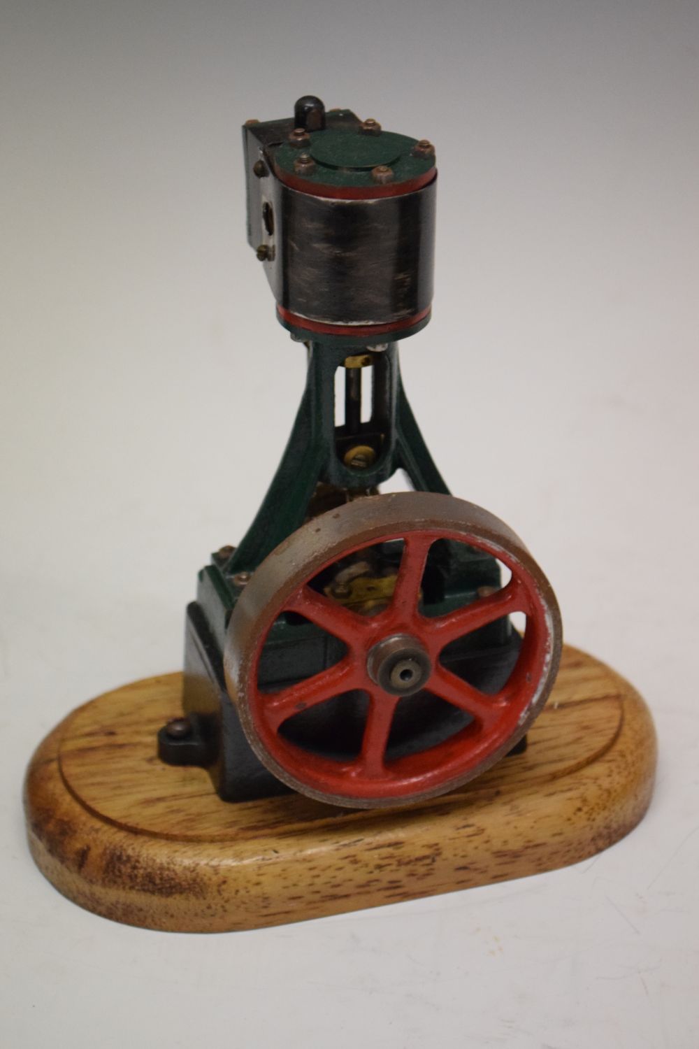 Stuart Turner model No.10 stationary steam engine, with 3-inch single fly wheel, 15cm high, on - Image 8 of 11