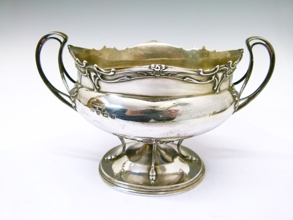 George V Art Nouveau silver bowl on stand, having naturalistic decoration with twin stylised handles - Image 2 of 8