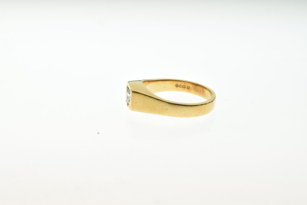 Single stone diamond ring, in 18ct yellow gold, the star set old brilliant cut of approximately 0. - Image 2 of 6