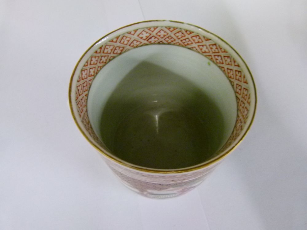Early 19th Century Chinese Canton Famille Rose porcelain mug of cylindrical form decorated with - Image 7 of 8