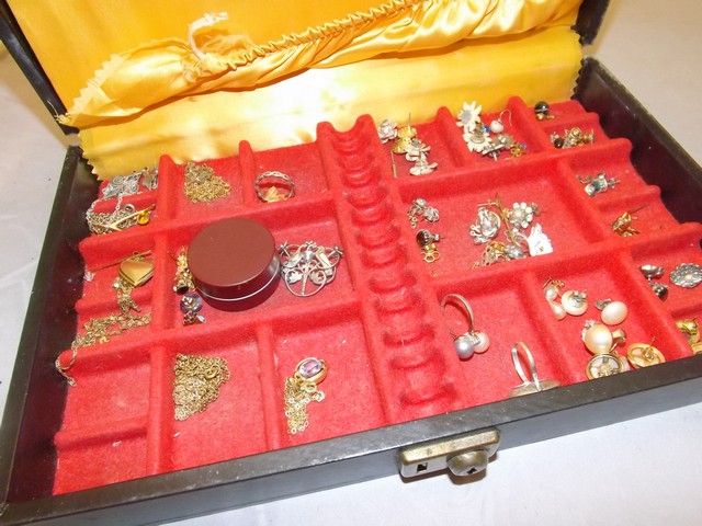 JEWELRY BOX WITH COSTUME AND OTHER EARRINGS AND CHAINS EST [£15-£30]