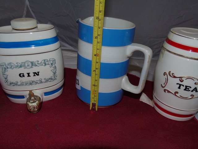 SMALL DECORATIVE WADE GIN BARREL,CROWN DEVON TEA CONTAINER & A CORNISH BLUE/WHITE CUP EST [£12- £ - Image 2 of 8