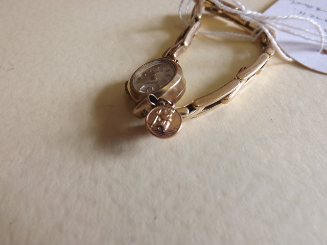 ACCURIST 9CT GOLD LADIES MECHANICAL WRIST WATCH & BRACELET 11,9gms EST [£80-£120] - Image 2 of 3