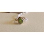 9CT GOLD PERIDOT RING 2.8GRAMS SIZE "O" EST [£40-£60]