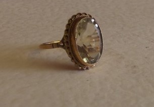 9 CT GOLD RING WITH AN OVAL CITRINE STONE SIZE O 3.2 GMS EST [£40-£ 60]