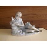 LLADRO FIGURE OF A RECUMBENT BOY EST [£20- £40]