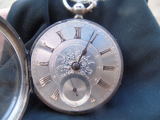 SILVER POCKET WATCH CHESTER 1893 SILVER DIAL WITH GOLD NUMERALS EST[£100-£150] - Image 3 of 6