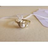 9CT IMPORTED RING WIOTH PEARL SIZE"P" 1.3 GRAMS EST [£25-£50]