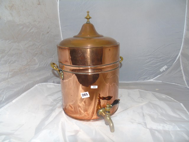 COPPER AND BRASS TEA URN EST [£20-£40]