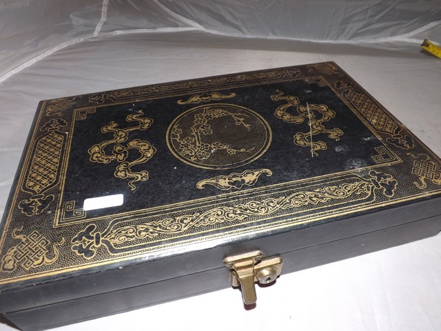 JEWELRY BOX WITH COSTUME AND OTHER EARRINGS AND CHAINS EST [£15-£30] - Image 4 of 4