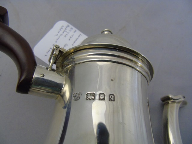 SILVER COFFEE POT LONDON I931 BY Z BARRACLOUGH LTD LEEDS 23 CM TALL 28 ozs EST [£150- £200] - Image 3 of 4