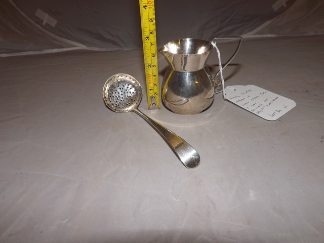 SMALL SILVER SIFTER SPOON & CREAM SILVER JUG OF SMALL PROPORTIONS EST [£20- £40] - Image 4 of 6