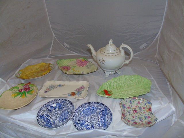 8 DECORATIVE PLATES AND TEAPOT EST[£25-£40]