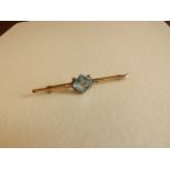 9CT GOLD AQUAMARINE SINGLE STONE BAR BROOCH EST [£20- £40]