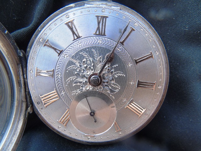 SILVER POCKET WATCH CHESTER 1893 SILVER DIAL WITH GOLD NUMERALS EST[£100-£150] - Image 4 of 6