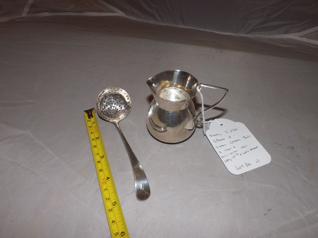 SMALL SILVER SIFTER SPOON & CREAM SILVER JUG OF SMALL PROPORTIONS EST [£20- £40] - Image 3 of 6