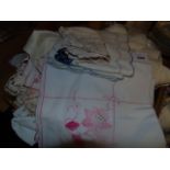 LARGE COLLECTION OF LINENS EST [£10-£20]