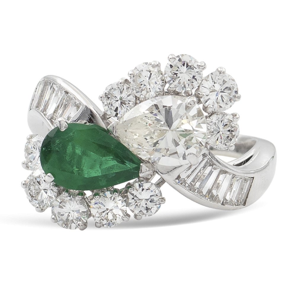 Platinum and natural emerald contrarié ring 1950/60s weight 10gr. - Image 2 of 2