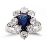 18kt white gold ring with pear shaped sapphire 1940/50s weight 5,3 gr.