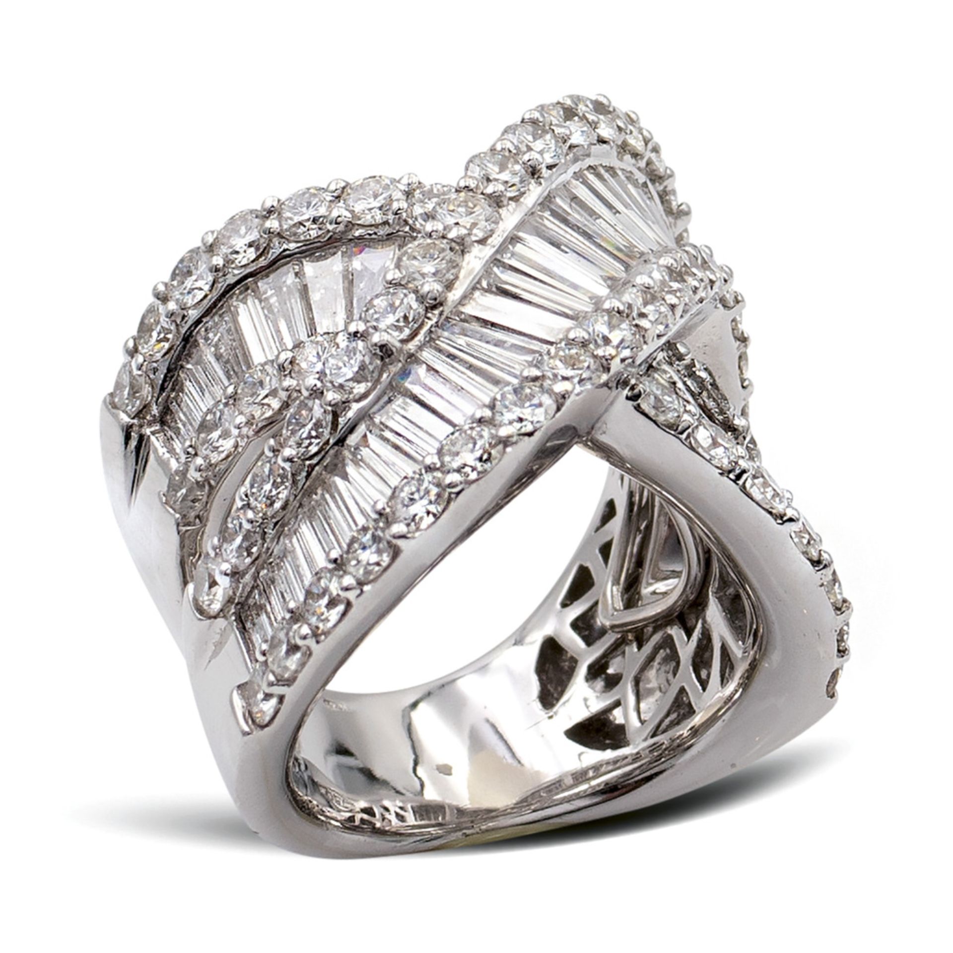 18kt white gold and diamond band ring weight 23,4 gr.