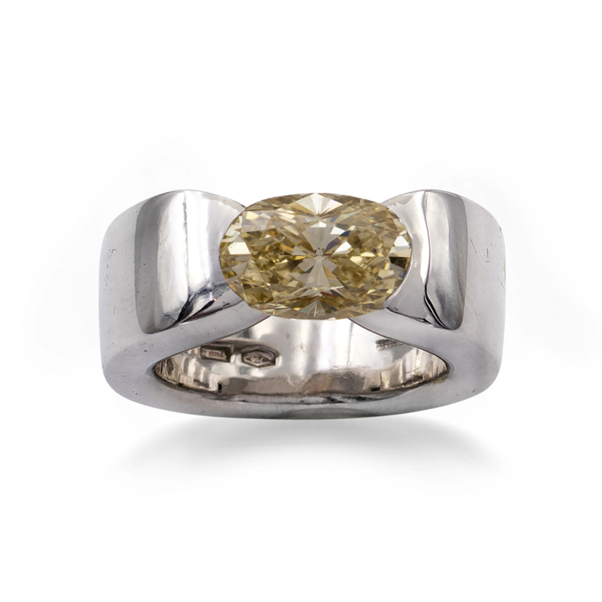 Vhernier, 18kt white gold ring with fancy yellow diamond ct 2,55 weight 13,3 gr