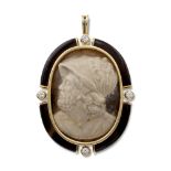 18kt gold, agate and diamond cameo 18th century weight 41 gr.