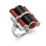 14kt white gold, black onyx and coral ring weight 20 gr