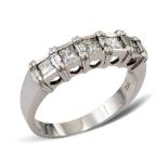 18kt white gold and diamond ring