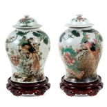 Pair of porcelain potiches China, 19th-20th century h. 37,5 cm.