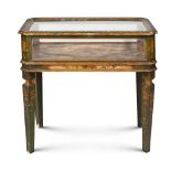 Lacquered wood showcase table Italy, 20th century 71x70x45 cm.