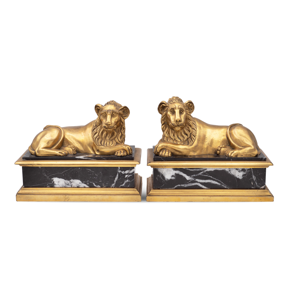 Pair of gilt bronze and marble lions France, 19th-20th century 15x21x10 cm.