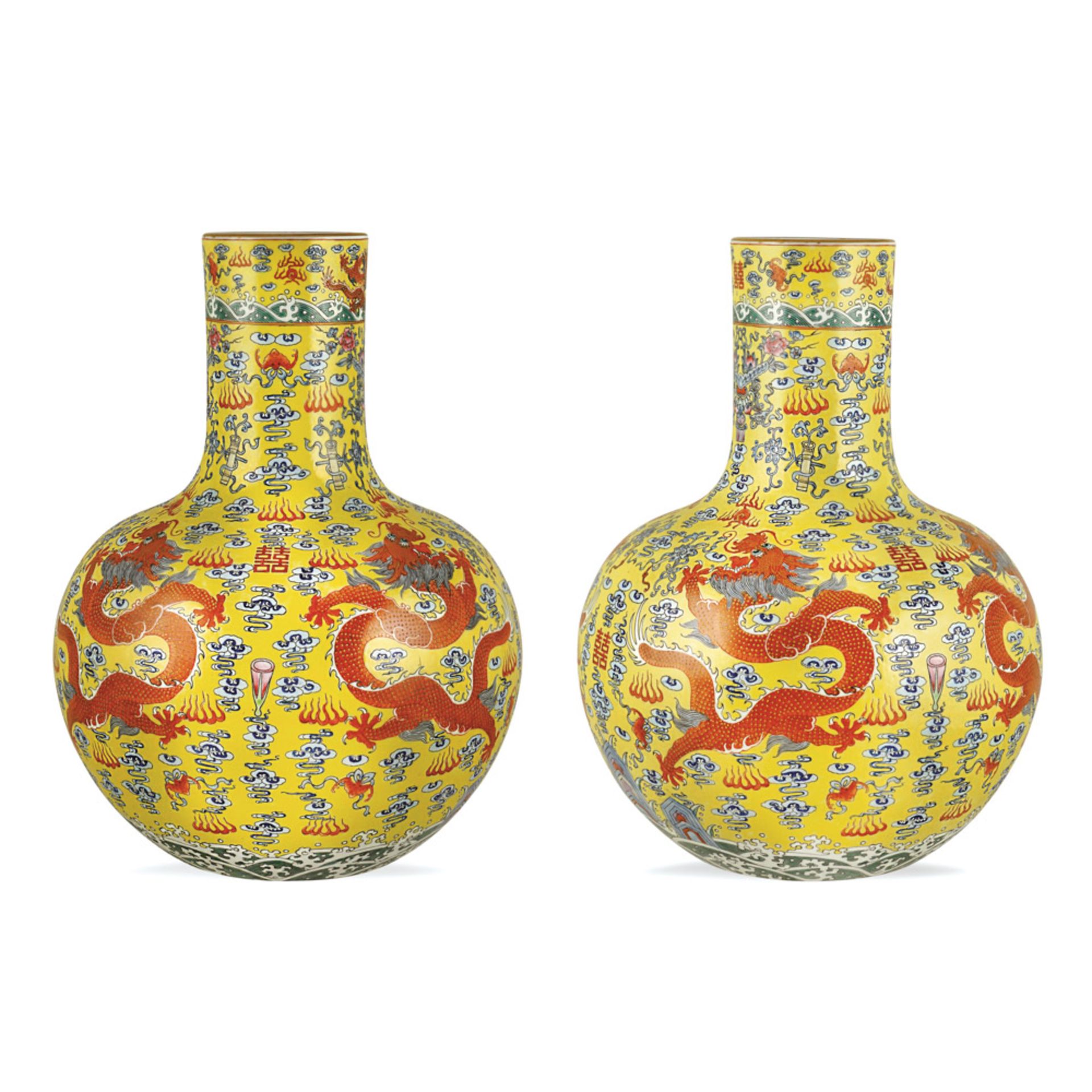 Pair of rose family porcelain vases, China Qing dinasty Tongzhi mark and period (1862 - 1874) h. 42
