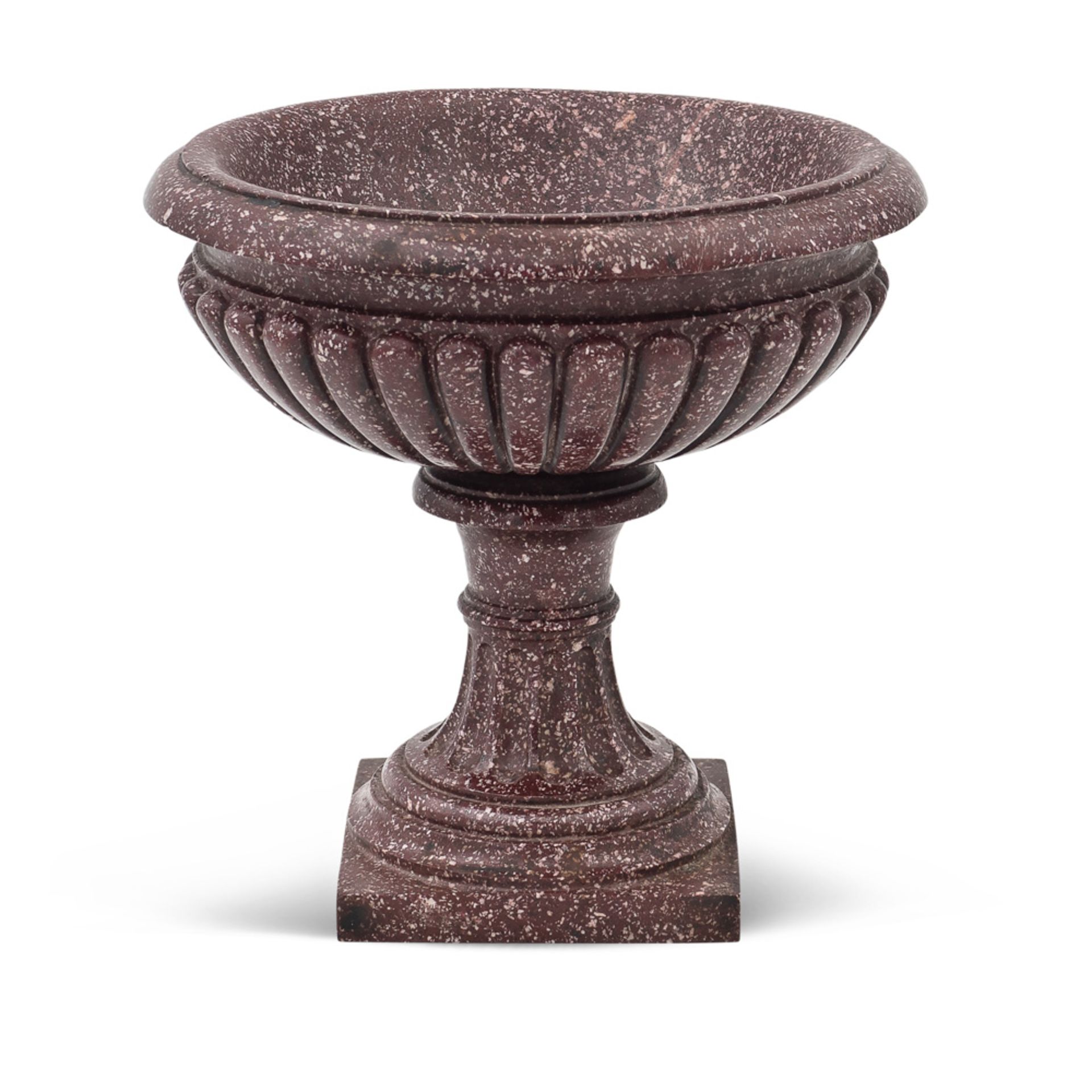 Porphyry stand Italy, 20th century h 20 cm., d. 20 cm.