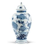 Meissen, porcelain vase with lid Germany, 20th century h. 38 cm.