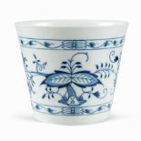 Meissen, porcelain cachepot 20th century h. 16 cm.