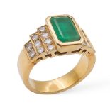 18kt yellow gold and emerald ring 1940/50s weight 12,8 gr.