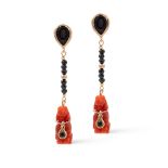 18kt rose gold, black onyx and red coral earrings weight 8,8 gr.