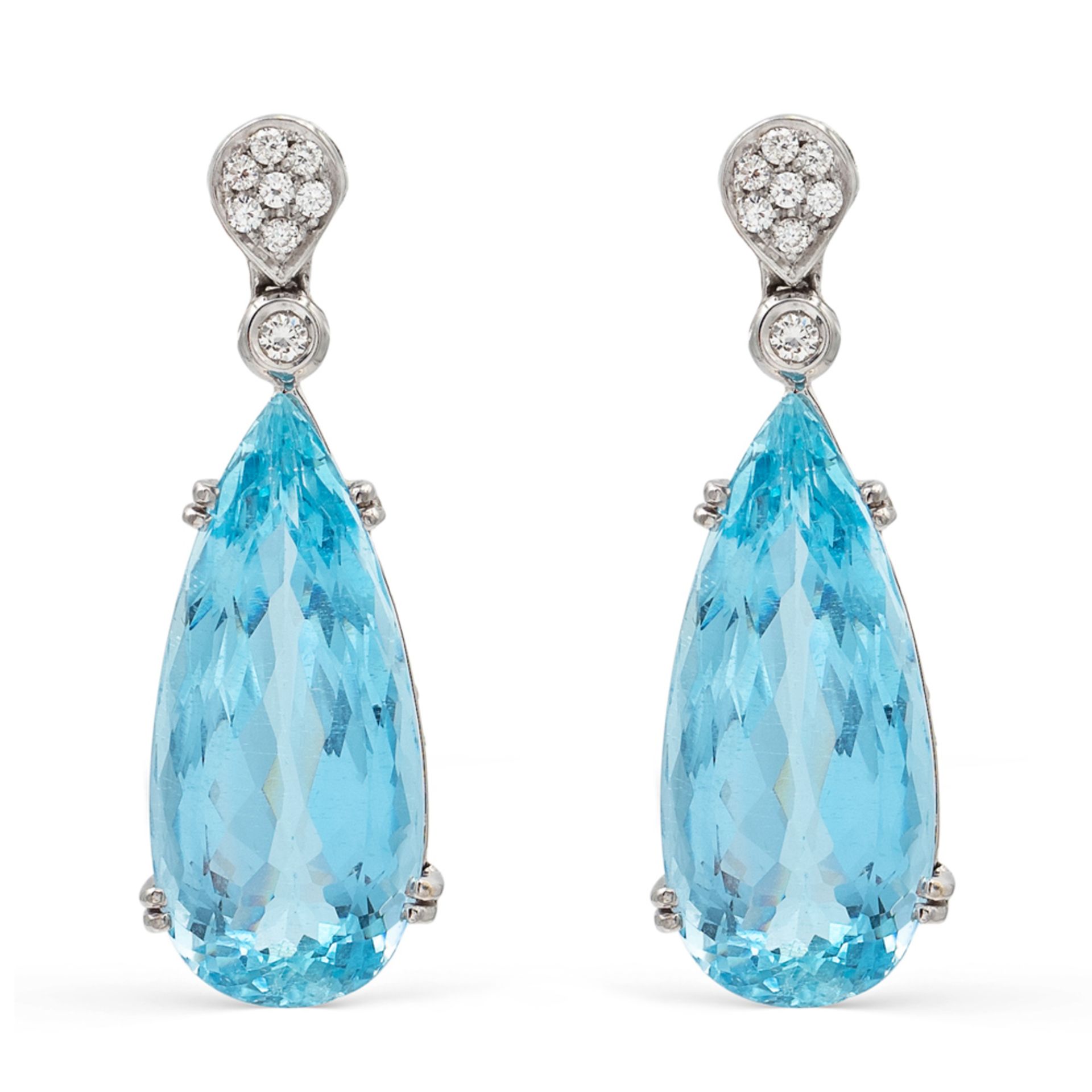 18kt white gold earrings with two pendant aquamarines 42 ct weight 16,9 gr.