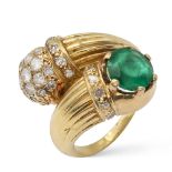 18kt yellow gold, emerald and diamond contrariè ring 1950/60S weight 12 gr.