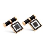 18kt rose gold, mother of pearl and black onyx cuff links weight 8,5 gr.