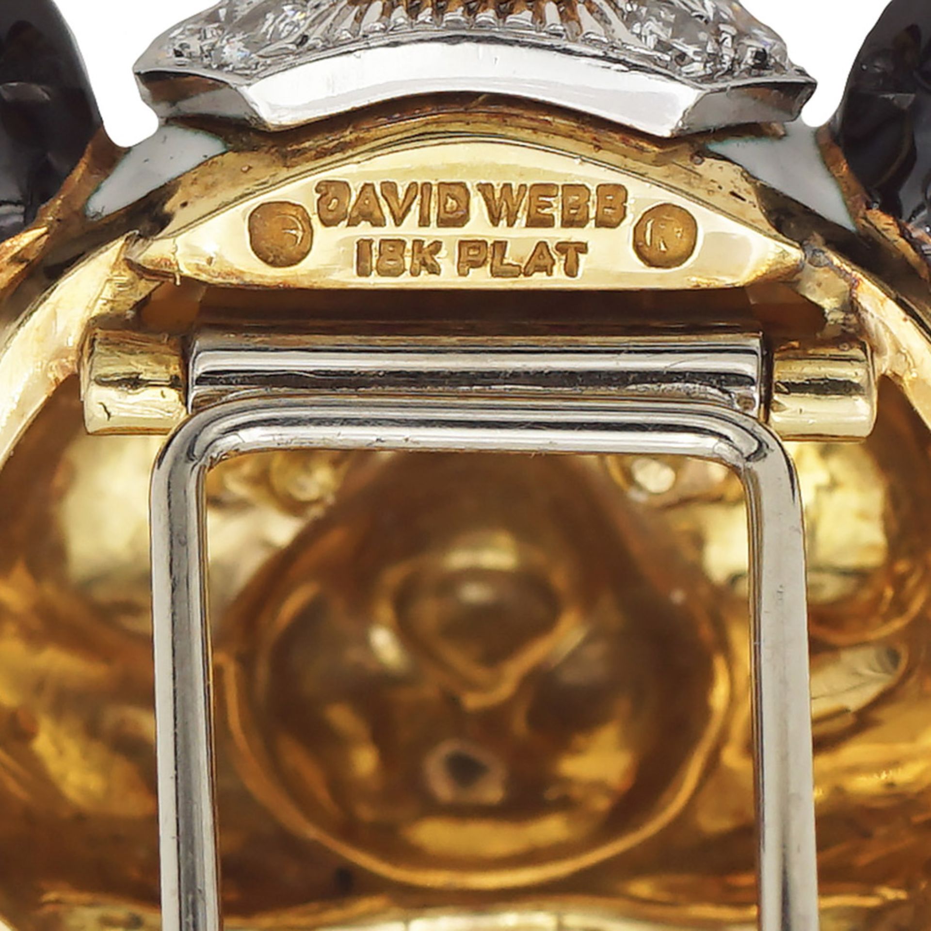 David Webb, 18kt yellow gold and platinum "Panda" brooch 1970/80s weight 47,7 gr. - Image 2 of 2