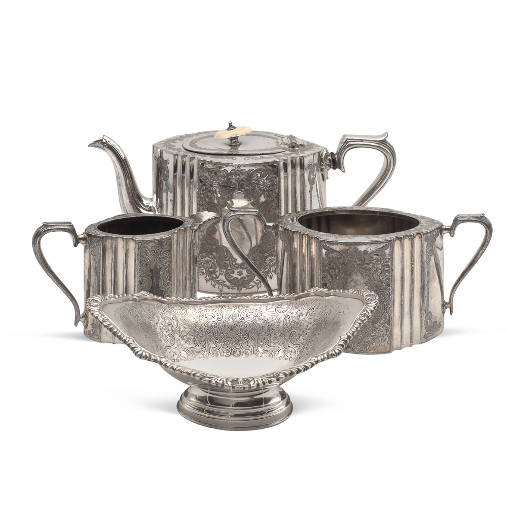 Group of sheffield and silver plated metal objects (4) 19th-20th century maximum h. 14,5 cm.