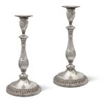 Pair of silver plated metal candlesticks England, 20th century h. 29 cm. circular base with turned
